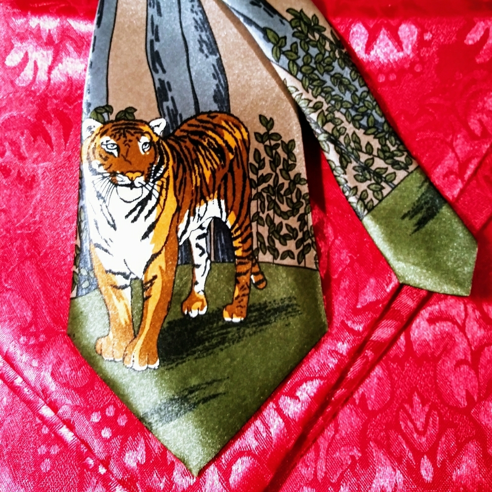 Handmade Classic Tiger Wildlife Tie